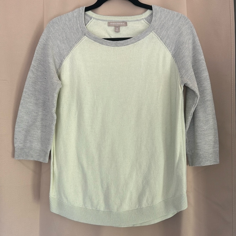 Banana Republic Grey and Green Women’s 3/4 Sleeve Sweater Size Medium
